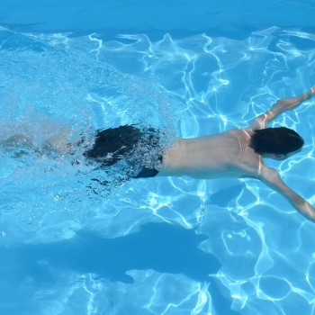 Corso di nuoto libero in piscina